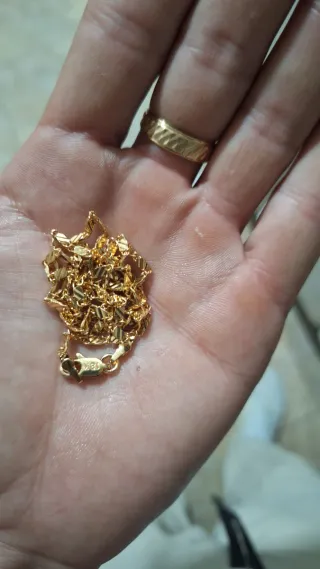 Cadena de oro 18k y colonia invictus