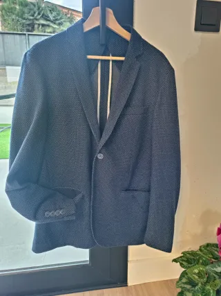 Americana azul con puntos blancos