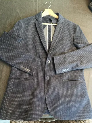 Americana azul con puntos blancos