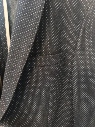 Americana azul con puntos blancos