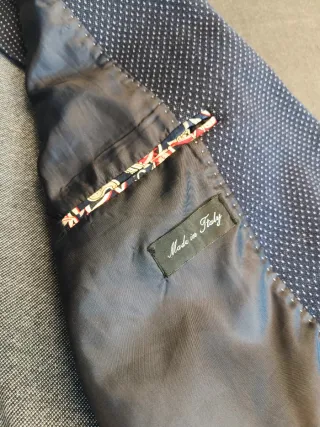 Americana azul con puntos blancos