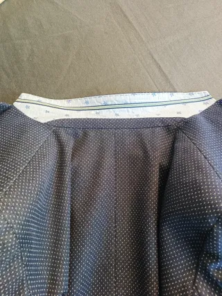 Americana azul con puntos blancos