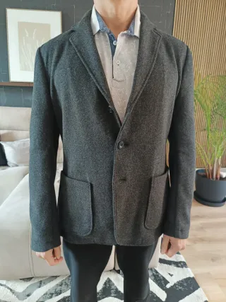 Americana azul con puntos blancos