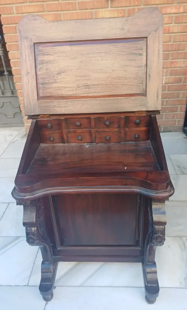 Magnífico escritorio de madera