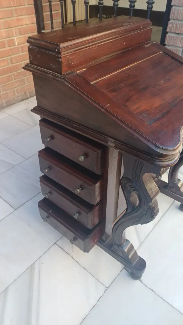 Magnífico escritorio de madera