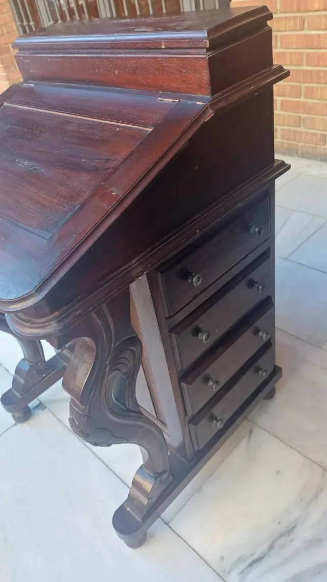 Magnífico escritorio de madera