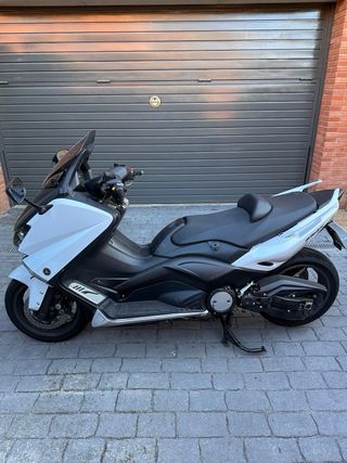 TMAX 530 ABS 2014 (sin ITV) 27.000km y Akrapovic