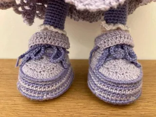 Bambola VIOLET amigurumi uncinetto a mano