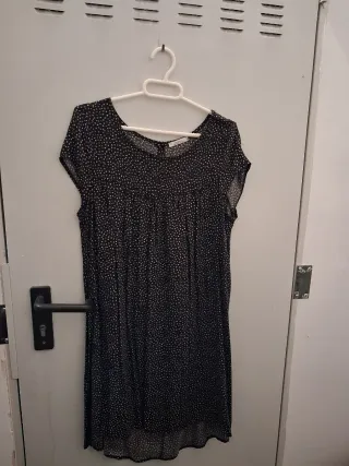 Vestido negro con estampado blanco