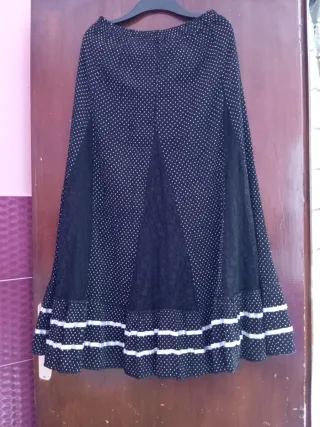 Falda larga .los dos a  10