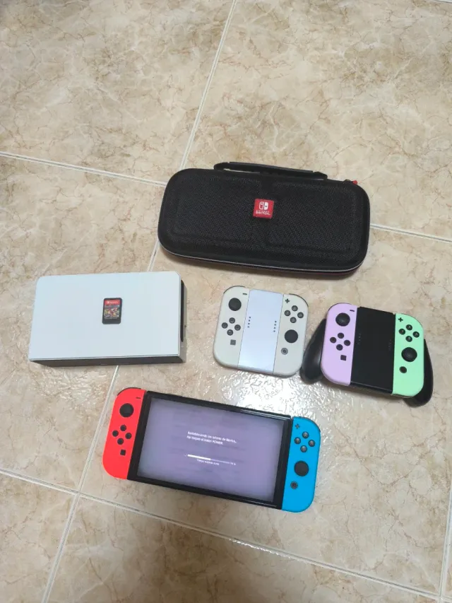 Nintendo Switch OLED + Mario Kart + 6 Joycons