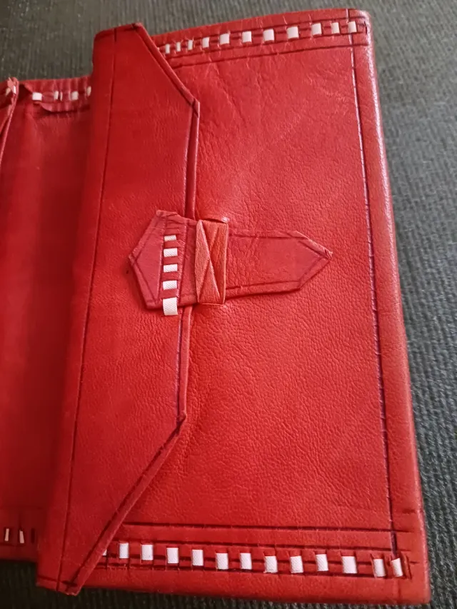 Portafogli marrone da donna con design floreale