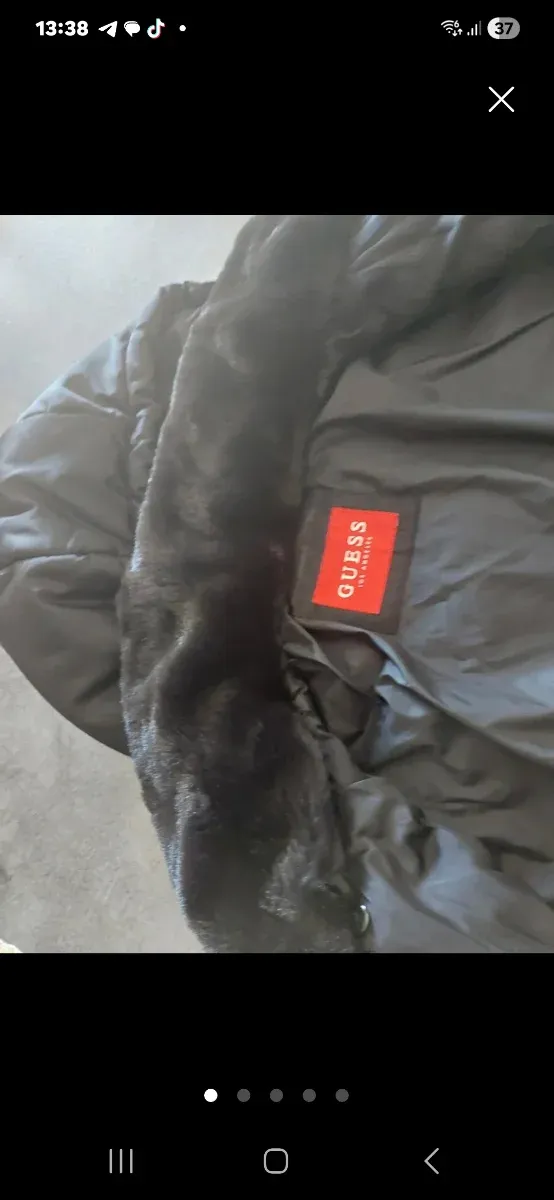 Giubbino Guess nero con pelliccia