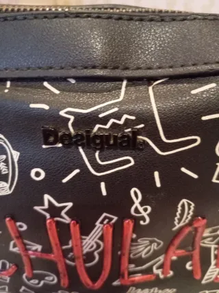 Bolso Desigual Negro con Dibujos y Letras Rojas