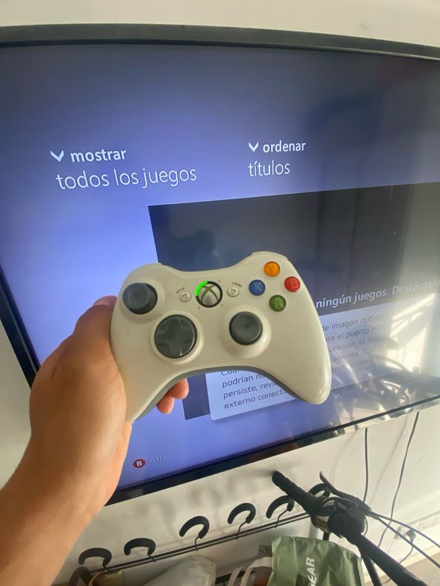 Xbox 360 Blanca + Mando + UFC 2010