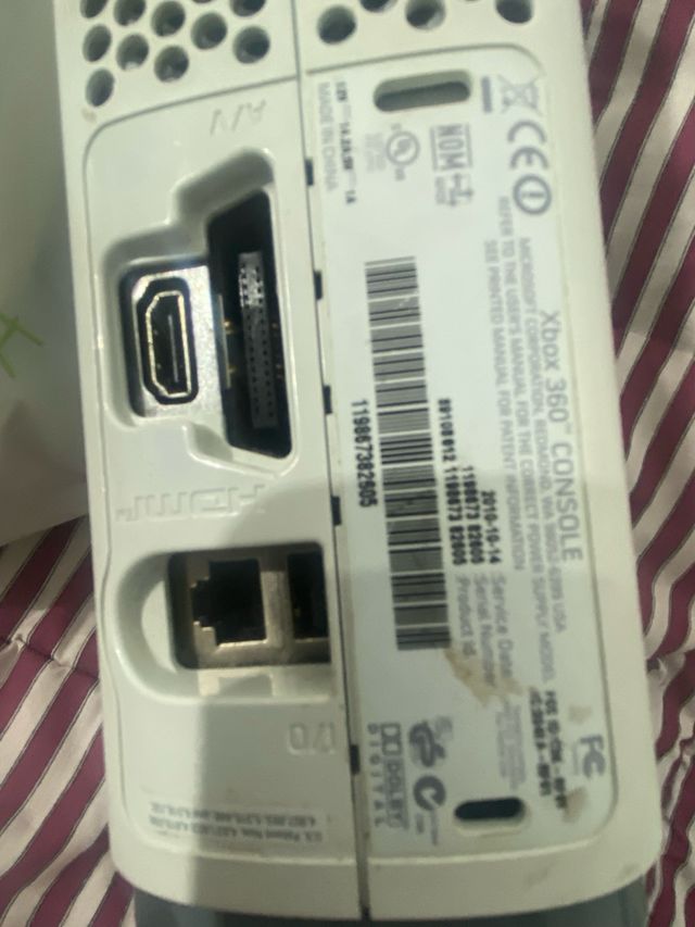 Xbox 360 Blanca + Mando + UFC 2010