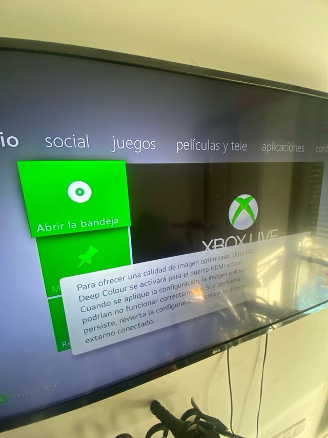 Xbox 360 Blanca + Mando + UFC 2010