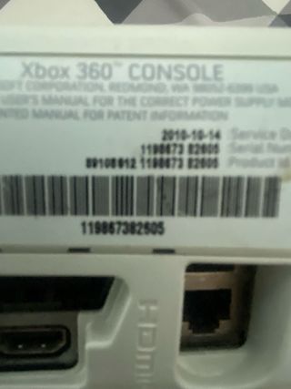 Xbox 360 Bianca + Controller + UFC 2010