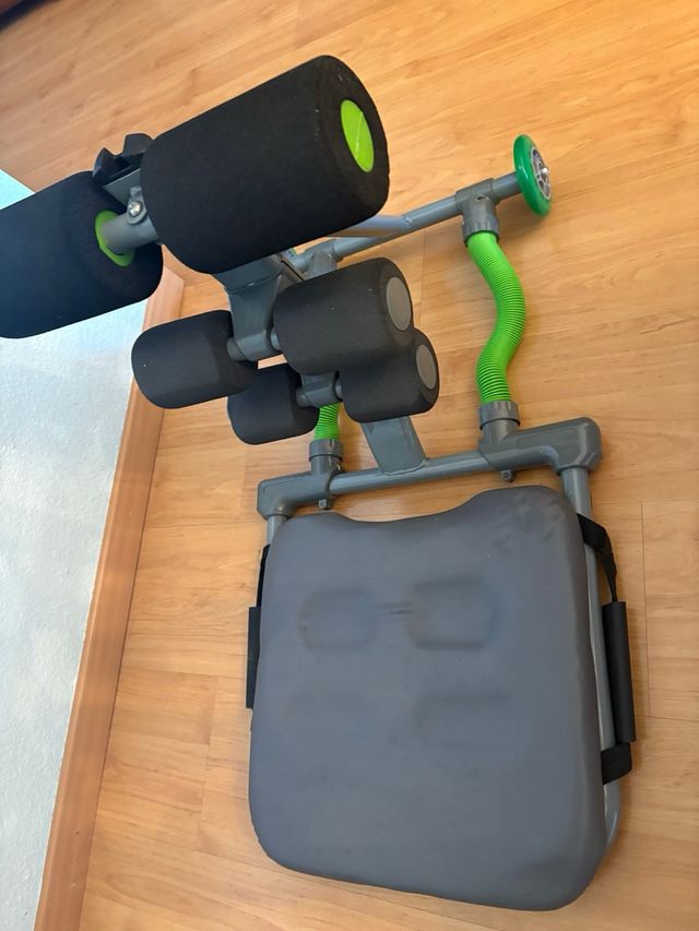 Banco de abdominales con ruedas