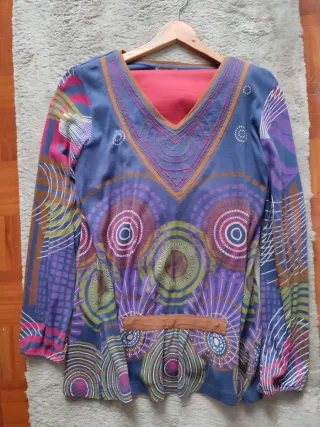 Top manga larga estampado