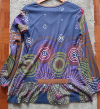 Top manga larga estampado