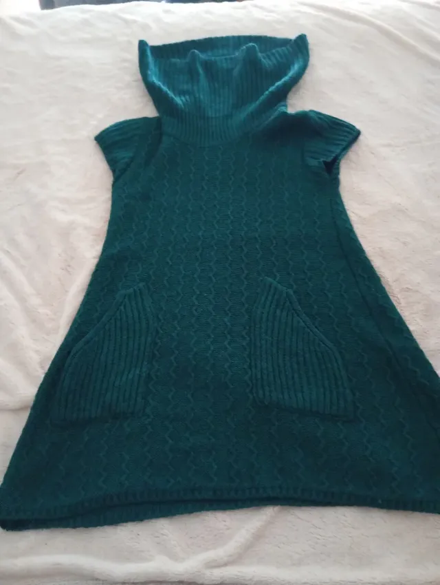 Vestido lana verde cuello alto bolsillos
