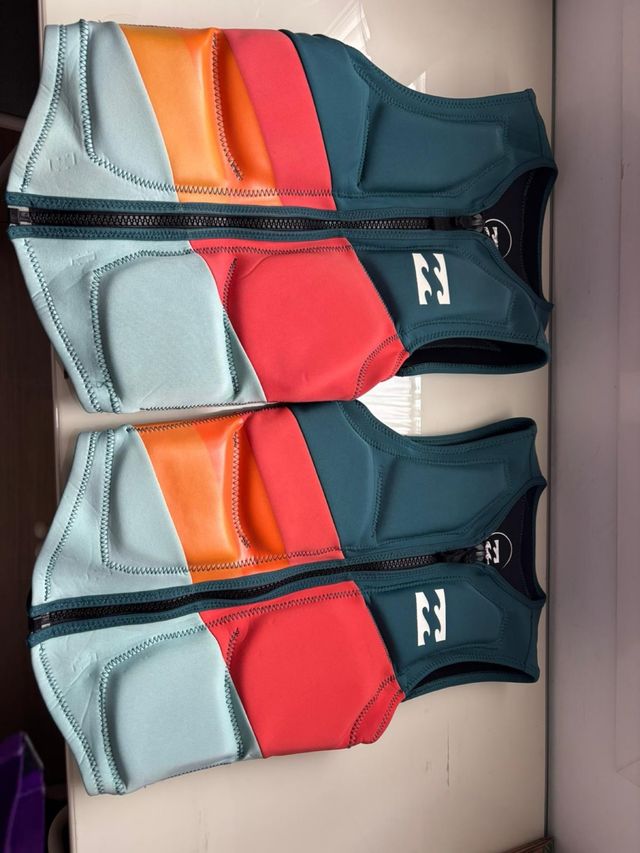 Chalecos Billabong. Deportes nauticos. XS