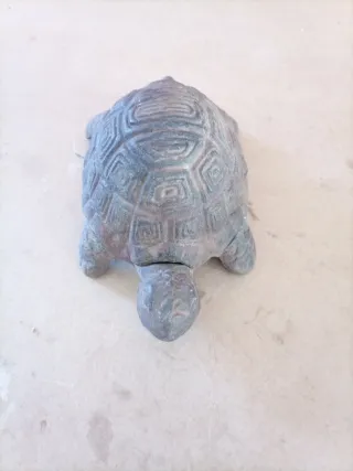 Tortuga de hierro decorativa