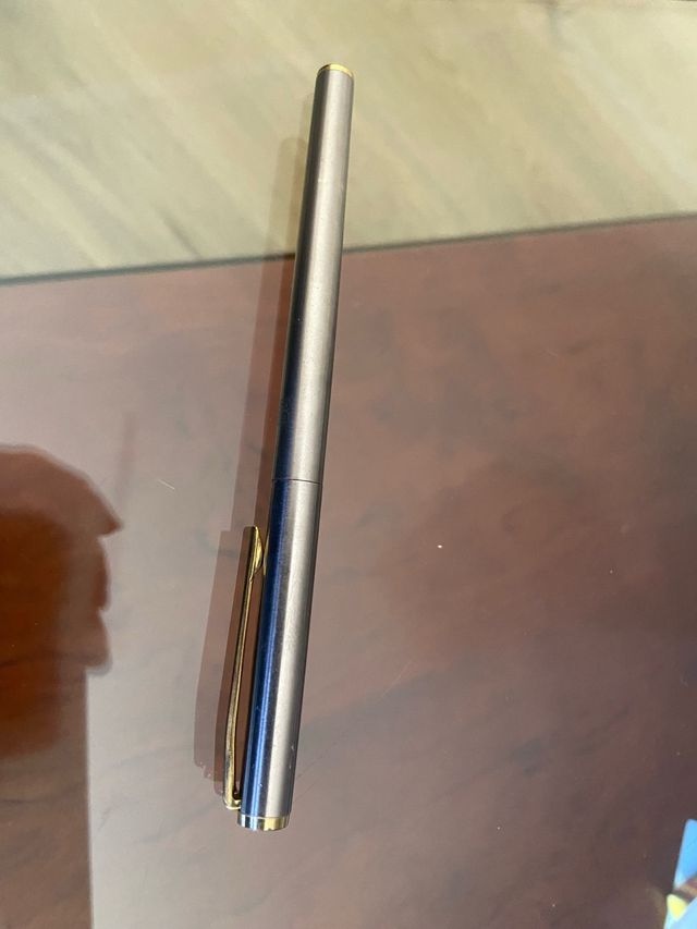 Pluma Montblanc Acero y Oro.