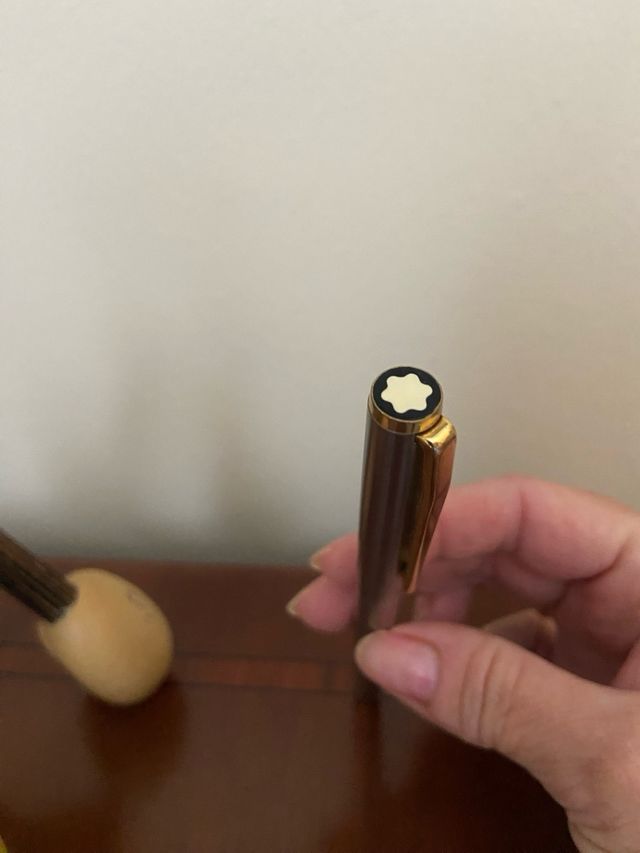 Pluma Montblanc Acero y Oro.