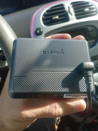 Navegador GPS Garmin nüvi 205