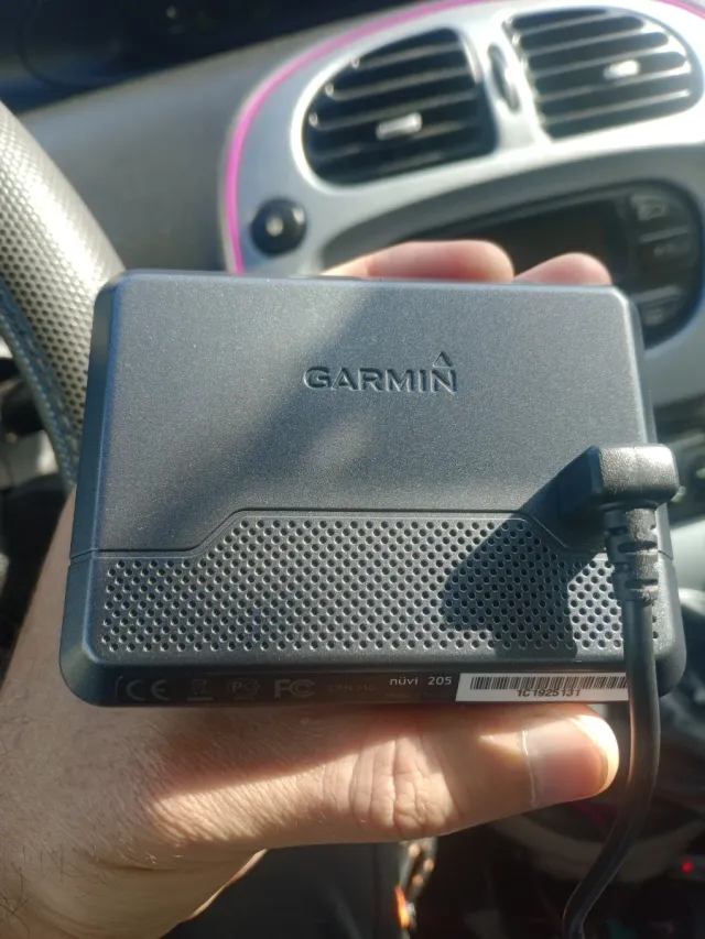 Navegador GPS Garmin nüvi 205