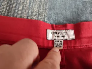 Pantalón vaquero rojo talla 48