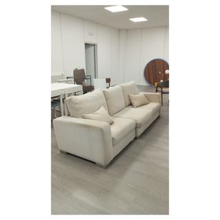 Sofá de tela beige