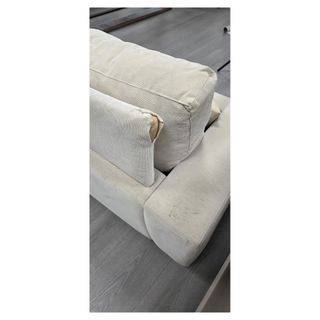 Sofá de tela beige