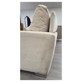 Sofá de tela beige