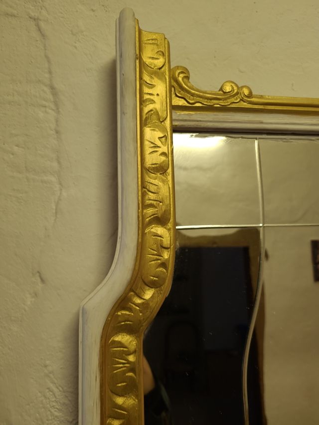 Espejo grande restaurado.