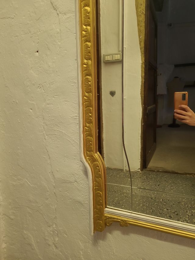 Espejo grande restaurado.