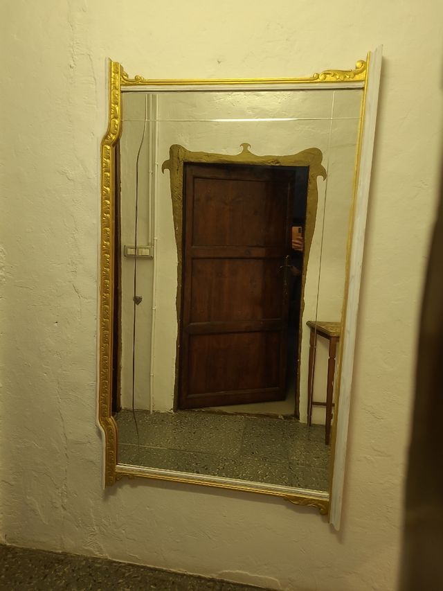 Espejo grande restaurado.
