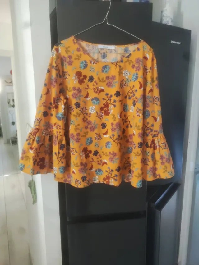 Blusa floral manga acampanada