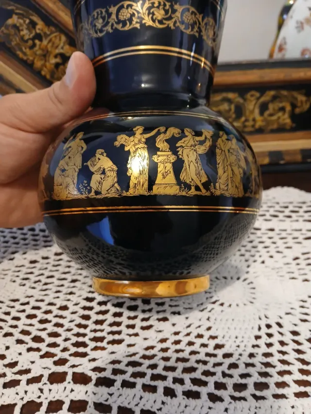 Jarrón Cerámica Negro y incrustaciones de oro