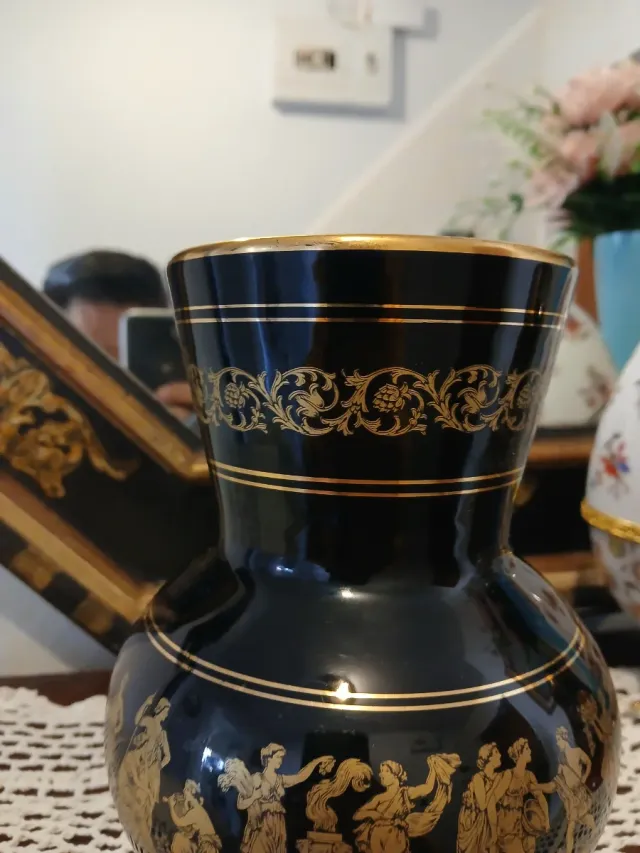 Jarrón Cerámica Negro y incrustaciones de oro