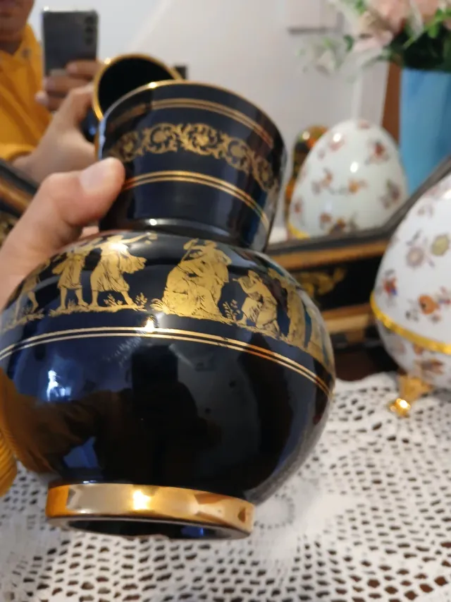 Jarrón Cerámica Negro y incrustaciones de oro