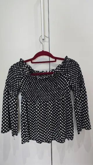 Blusa de lunares cuello barco