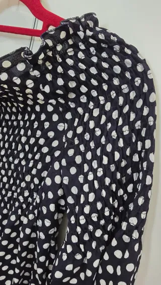 Blusa de lunares cuello barco