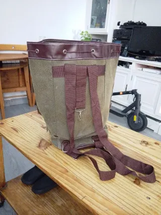 Mochila de Cuero Marca:Viajes el Corte Ingés