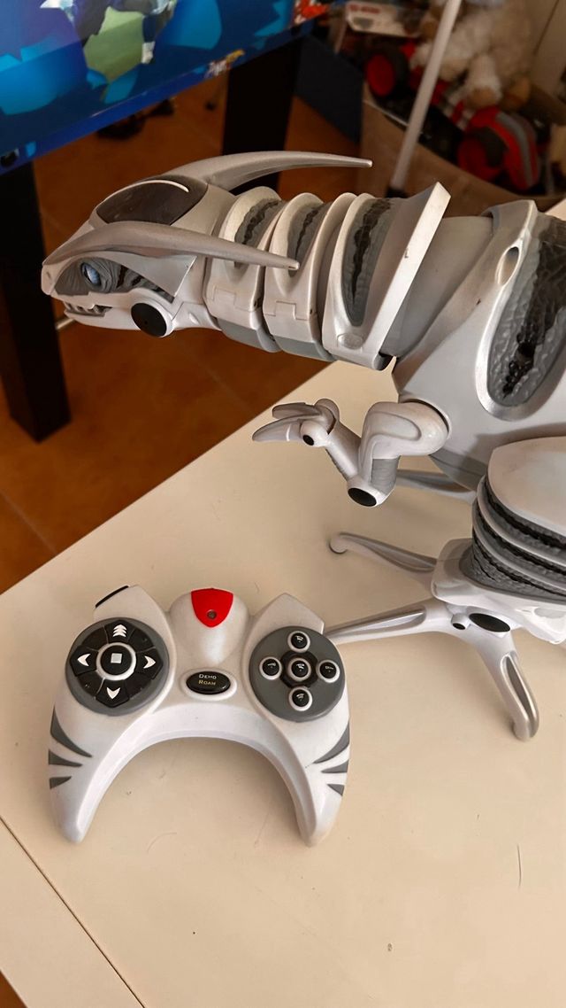 Roboraptor X WowWee Dinosaurio Robot + Mando