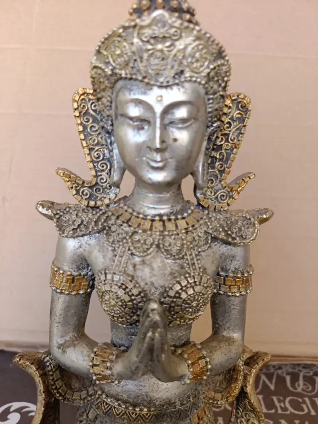 Statuina di Buddha tailandese/birmano in resina 29 cm
