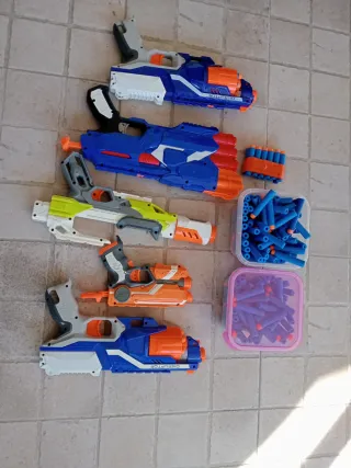 Pistolas Nerf y dardos