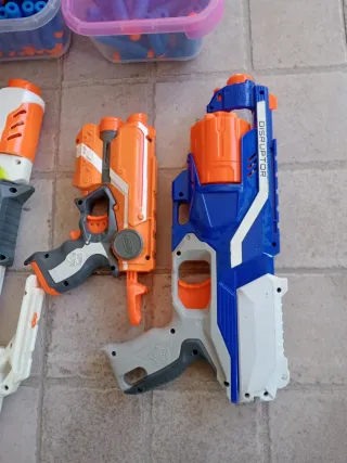 Pistolas Nerf y dardos